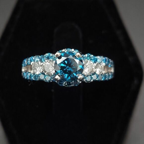 Blue Diamond Engagement Ring. - Picture 4 of 15